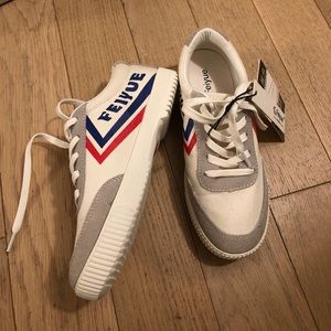 White Feiyue canvas and Suede Tennis shoe sz 5
